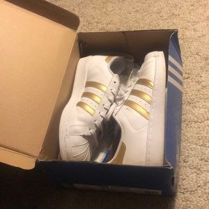 Adidas superstar “white/gold” size 10.5